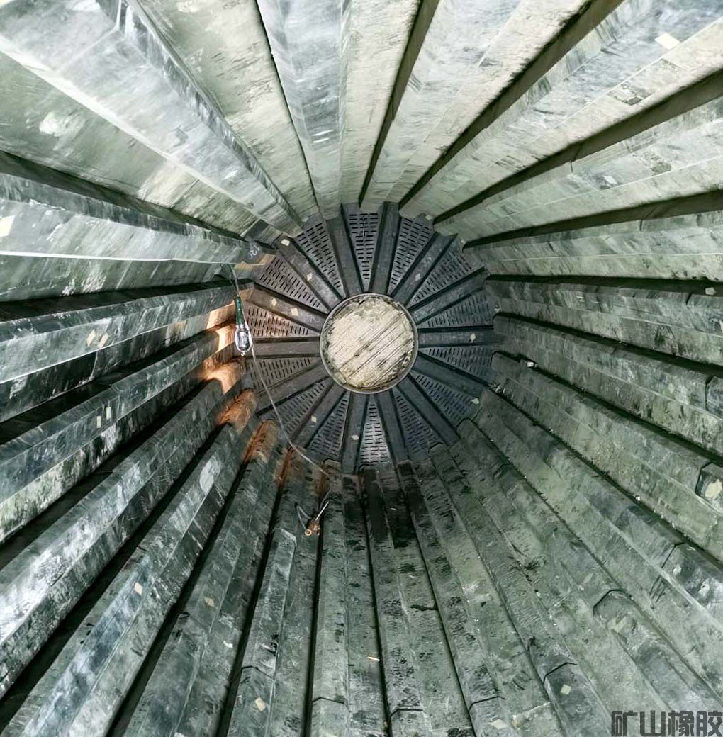 浙江某建材公司球磨機(jī)橡膠襯板安裝完工(圖2) 浙江某建材公司球磨機(jī)橡膠襯板安裝完工(圖2)