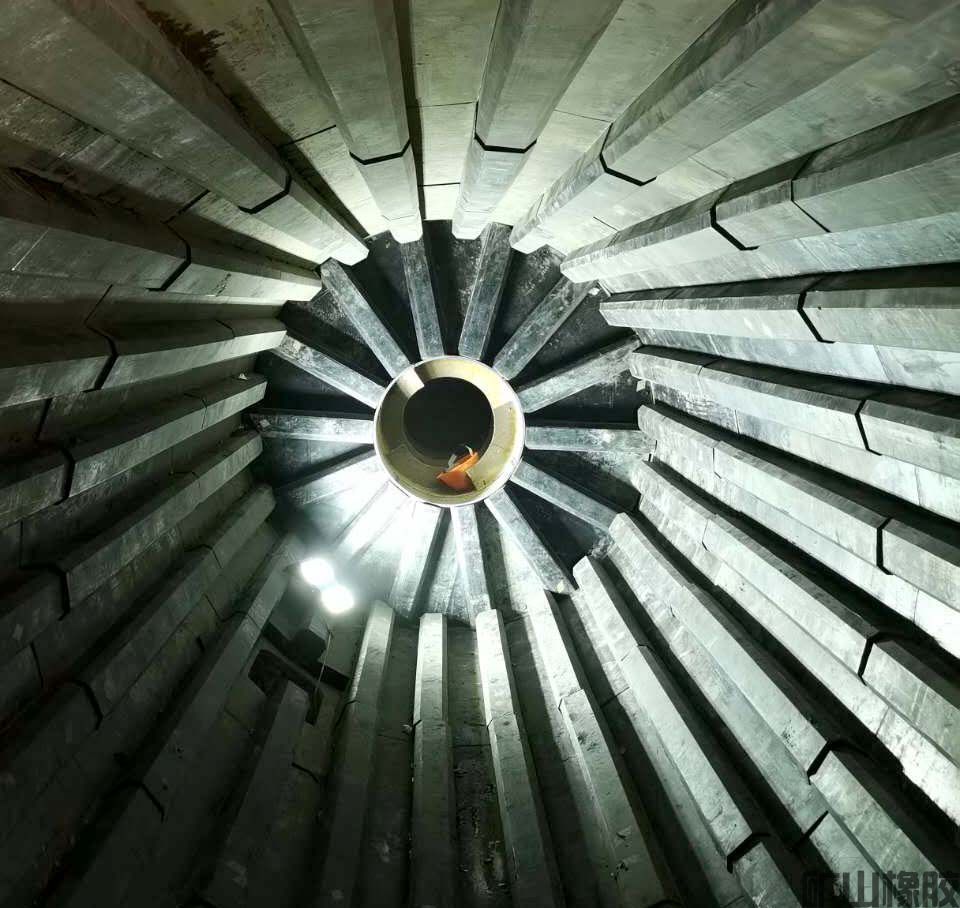 浙江某建材公司球磨機(jī)橡膠襯板安裝完工(圖1) 浙江某建材公司球磨機(jī)橡膠襯板安裝完工(圖1)